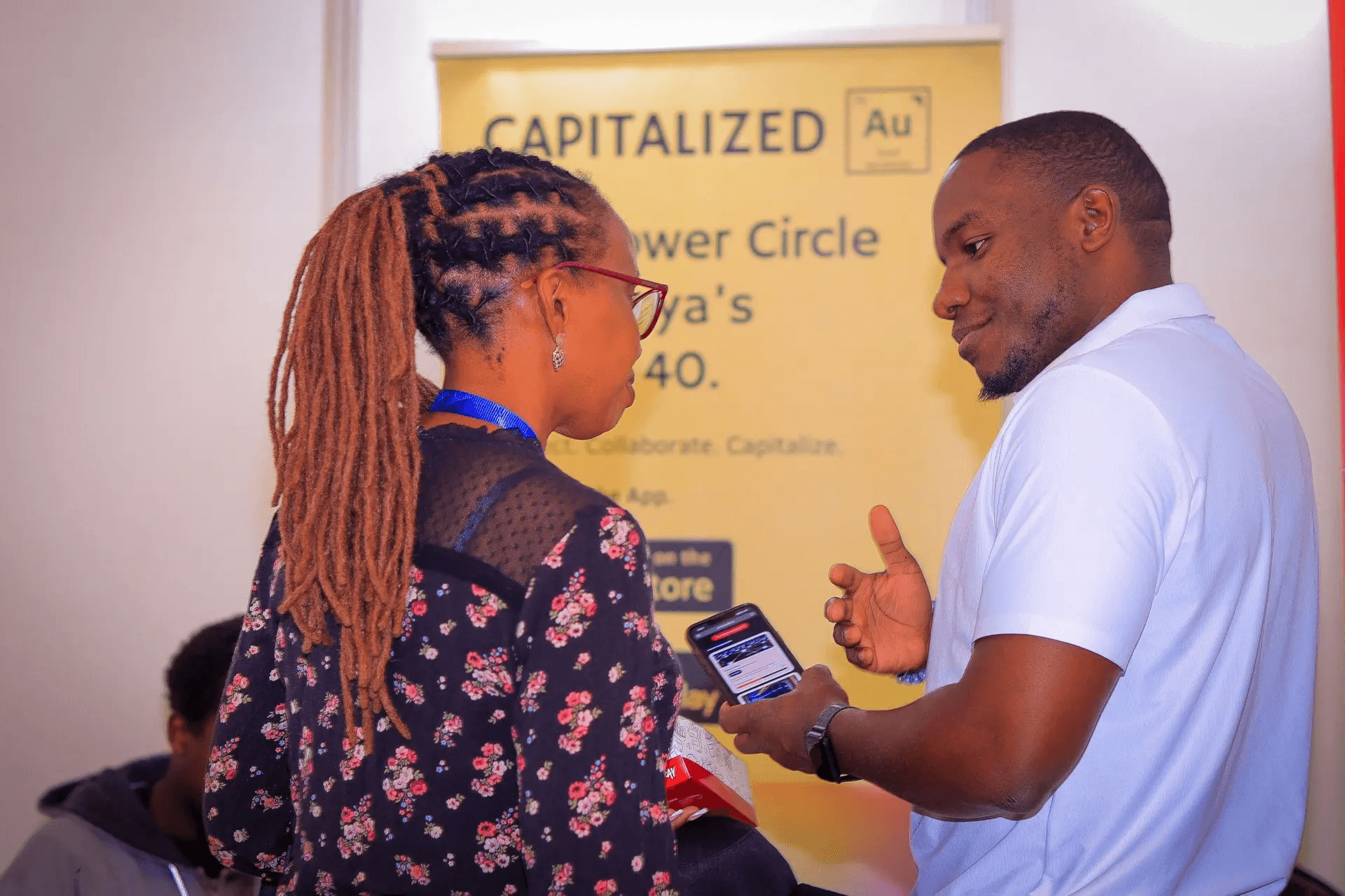 Siscom AI engineering — professionals collaborating on solutions